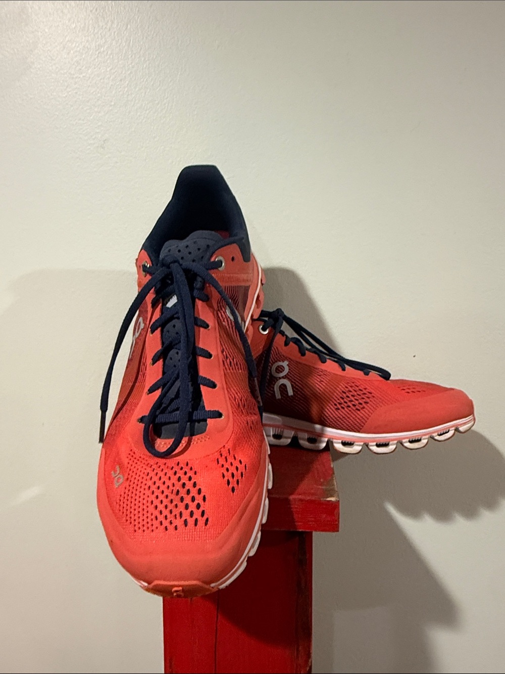On Cloud Cloudflow Performance Running Shoe in Crimson/Midnight